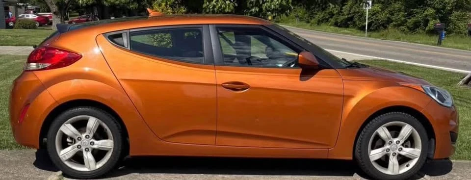 2013 Hyundai Veloster - Image 2 of 9