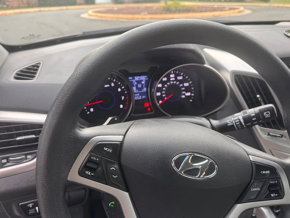 2013 Hyundai Veloster - Image 11 of 14