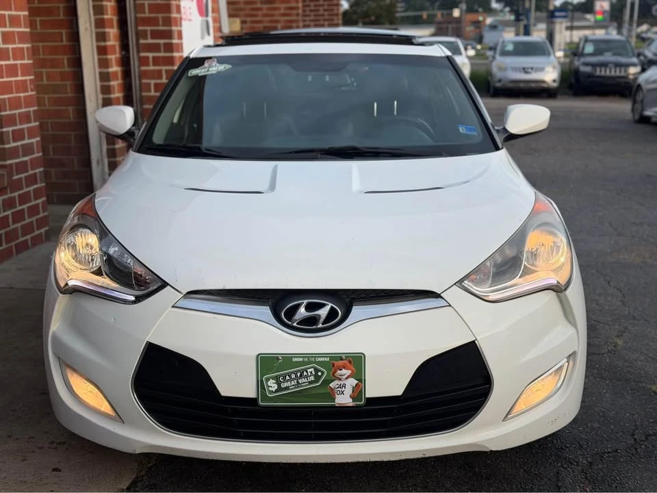 2013 Hyundai Veloster - Image 2 of 19