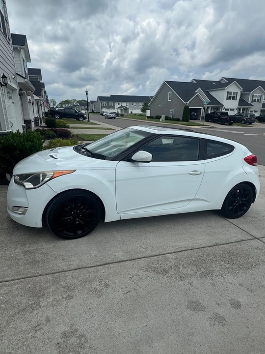 2013 Hyundai Veloster - Image 2 of 8