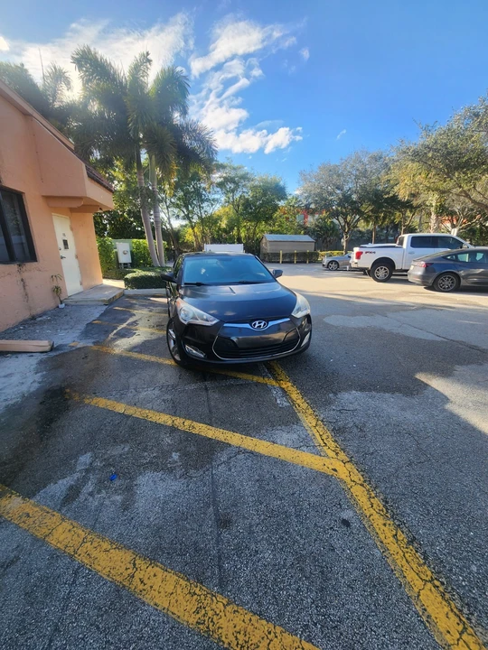 2013 Hyundai Veloster - Image 2 of 3