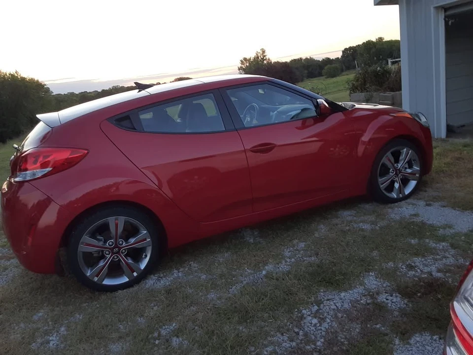 2013 Hyundai Veloster - Image 19 of 31