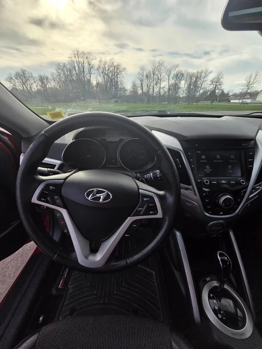 2013 Hyundai Veloster - Image 10 of 17