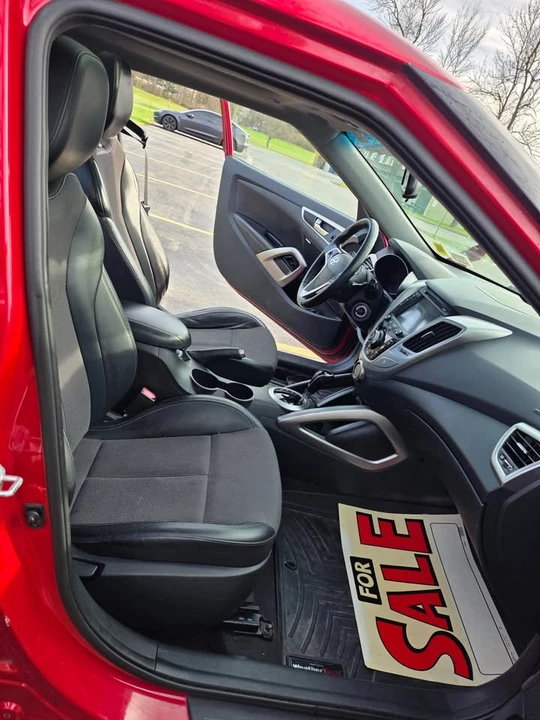 2013 Hyundai Veloster - Image 11 of 17