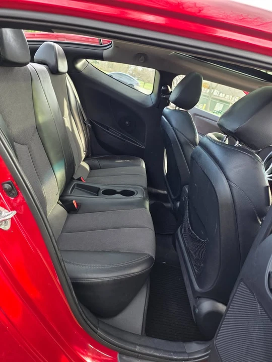 2013 Hyundai Veloster - Image 13 of 17