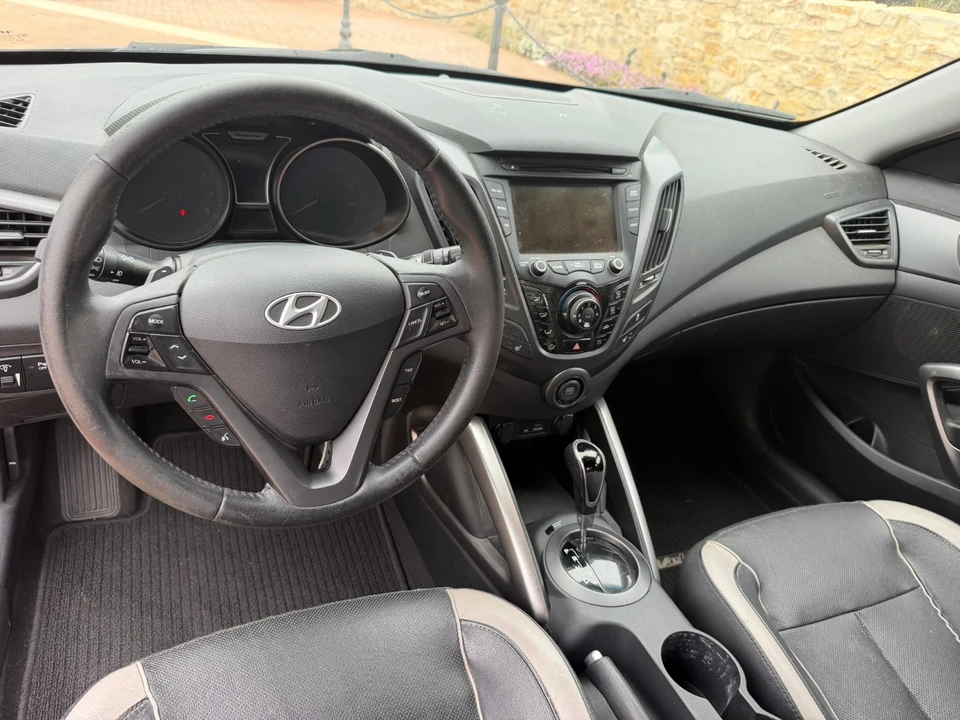 2013 Hyundai Veloster - Image 11 of 20
