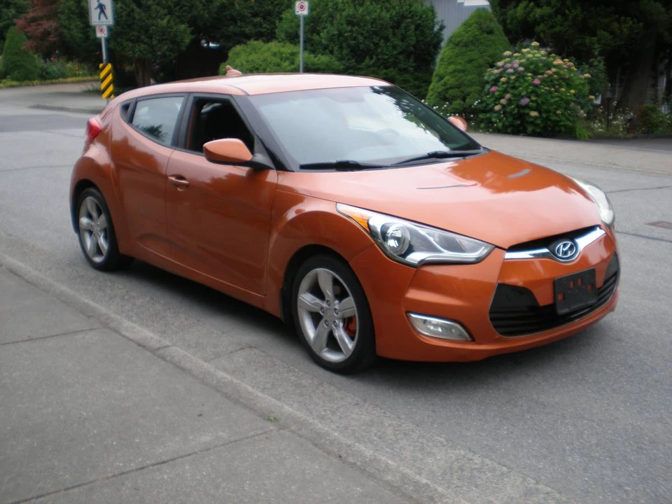 2013 Hyundai Veloster - Image 2 of 21