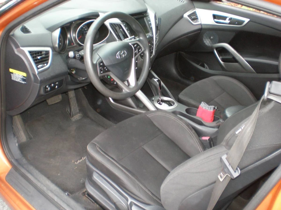 2013 Hyundai Veloster - Image 10 of 21