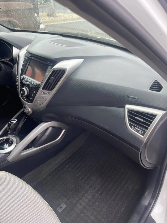 2013 Hyundai Veloster - Image 6 of 11