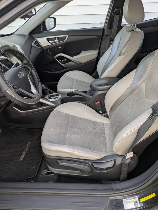 2013 Hyundai Veloster - Image 12 of 16