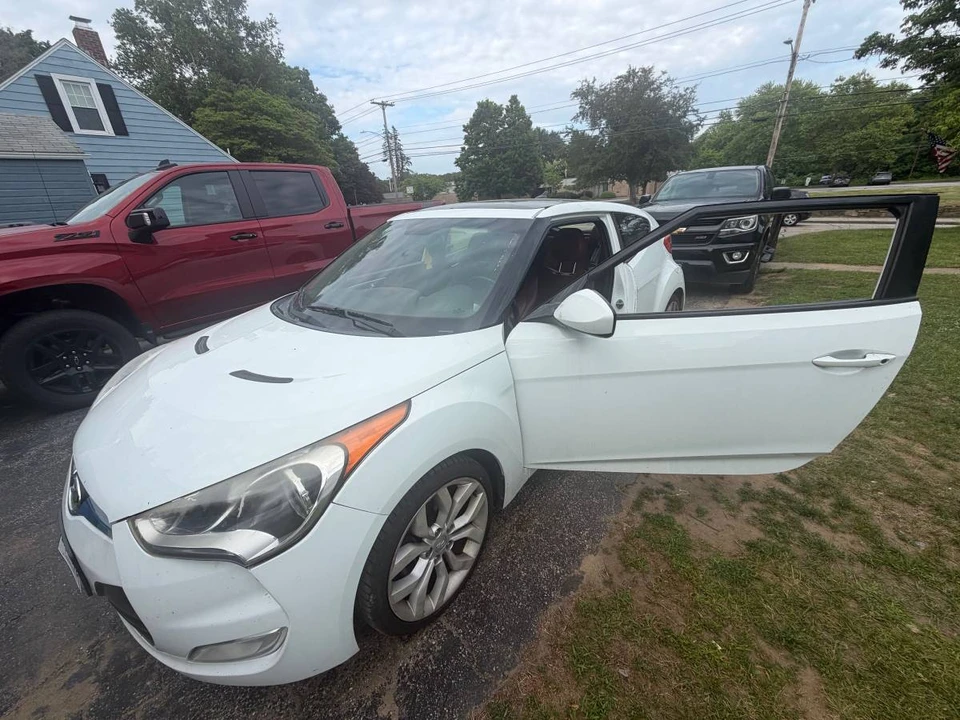 2013 Hyundai Veloster - Image 2 of 6