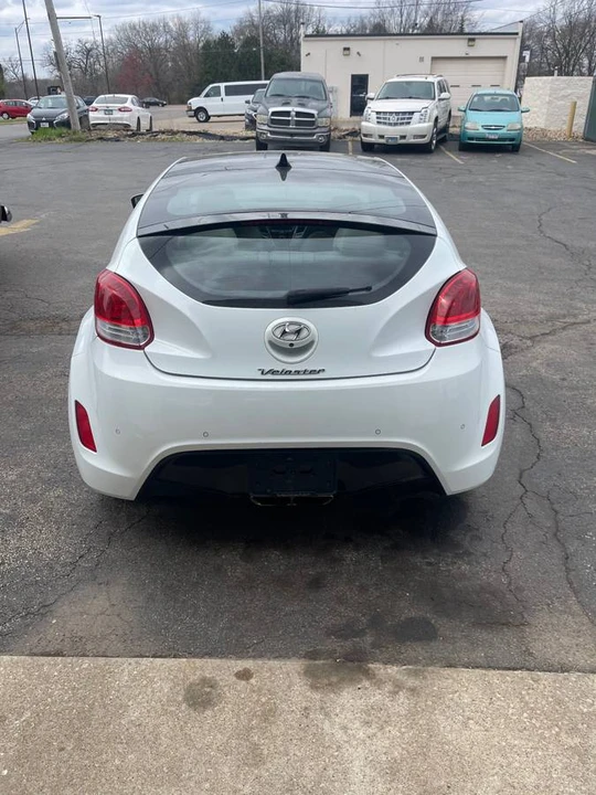 2013 Hyundai Veloster - Image 2 of 11