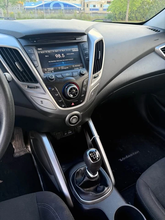 2013 Hyundai Veloster - Image 9 of 11