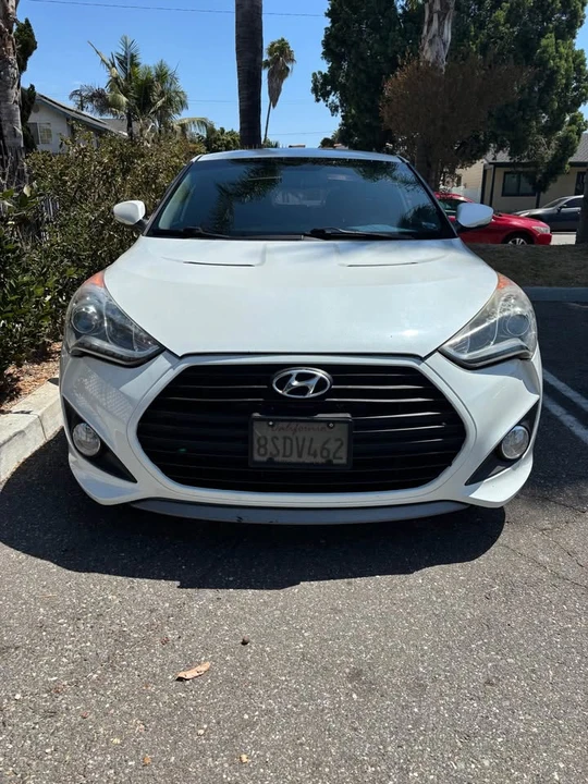 2013 Hyundai Veloster - Image 2 of 18