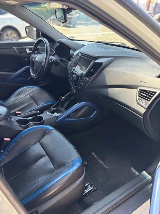 2013 Hyundai Veloster - Image 11 of 18