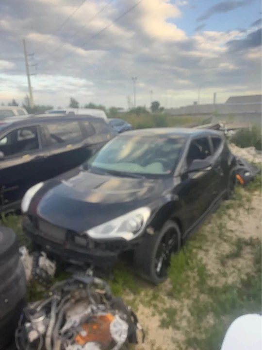 2013 Hyundai Veloster - Image 2 of 3