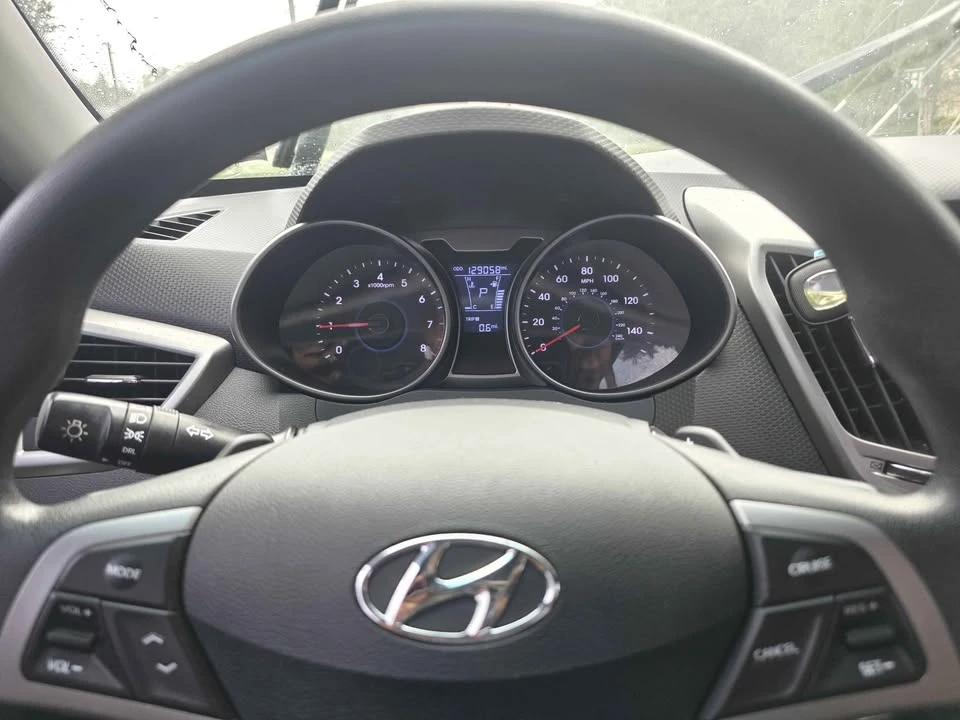 2013 Hyundai Veloster - Image 9 of 11