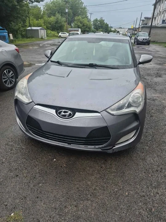 2013 Hyundai Veloster - Image 2 of 3