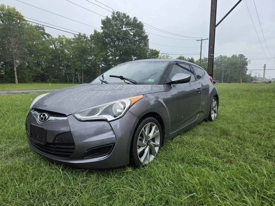 2013 Hyundai Veloster - Image 2 of 11