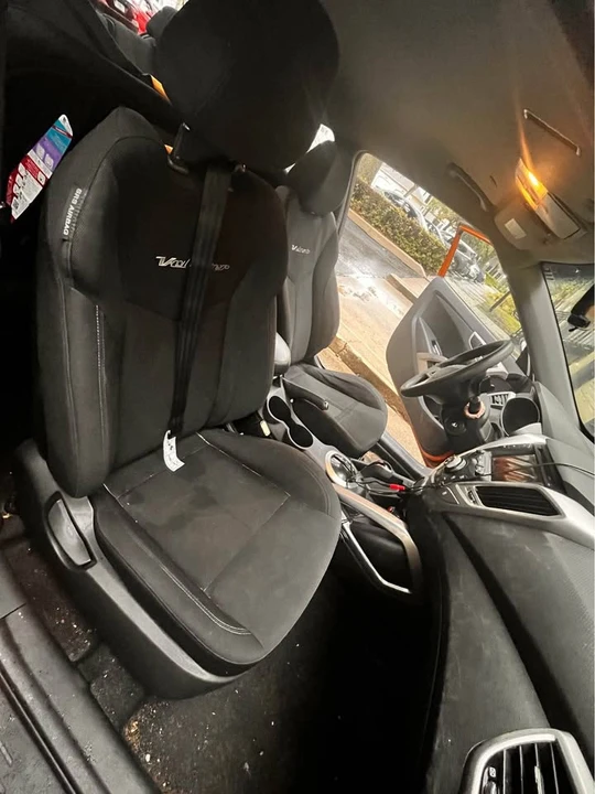 2013 Hyundai Veloster - Image 4 of 11