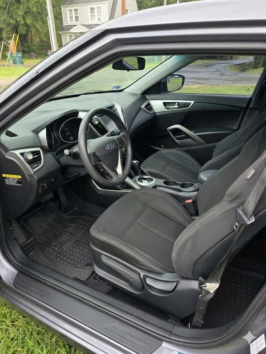 2013 Hyundai Veloster - Image 10 of 11