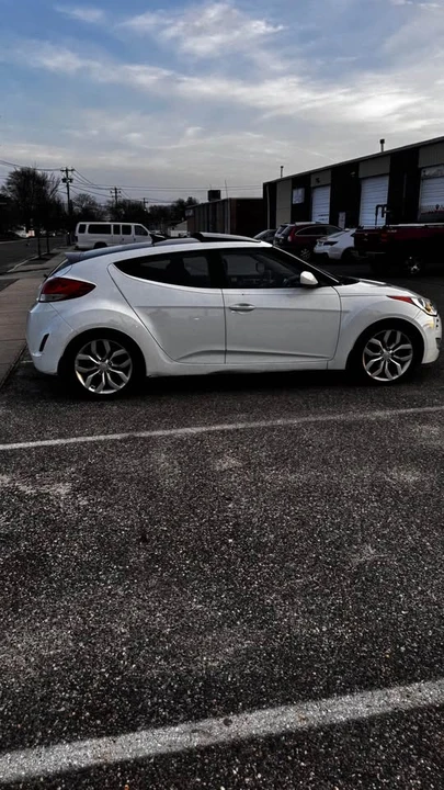 2013 Hyundai Veloster - Image 4 of 11