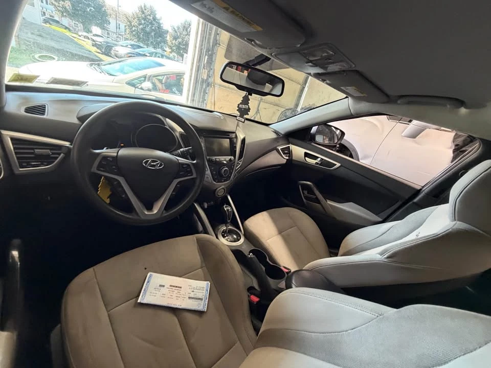 2013 Hyundai Veloster - Image 4 of 11