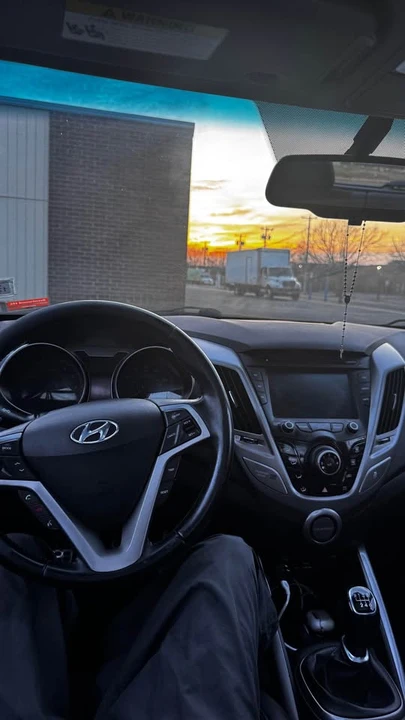 2013 Hyundai Veloster - Image 8 of 11