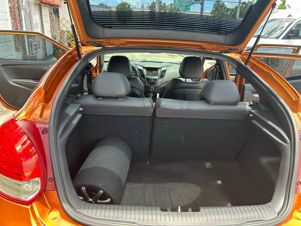 2013 Hyundai Veloster - Image 11 of 16