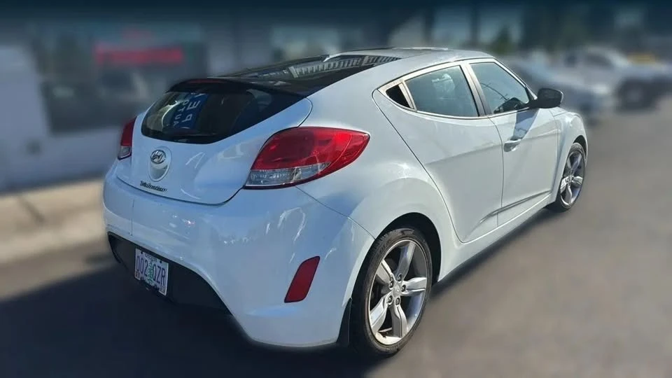 2013 Hyundai Veloster - Image 2 of 19
