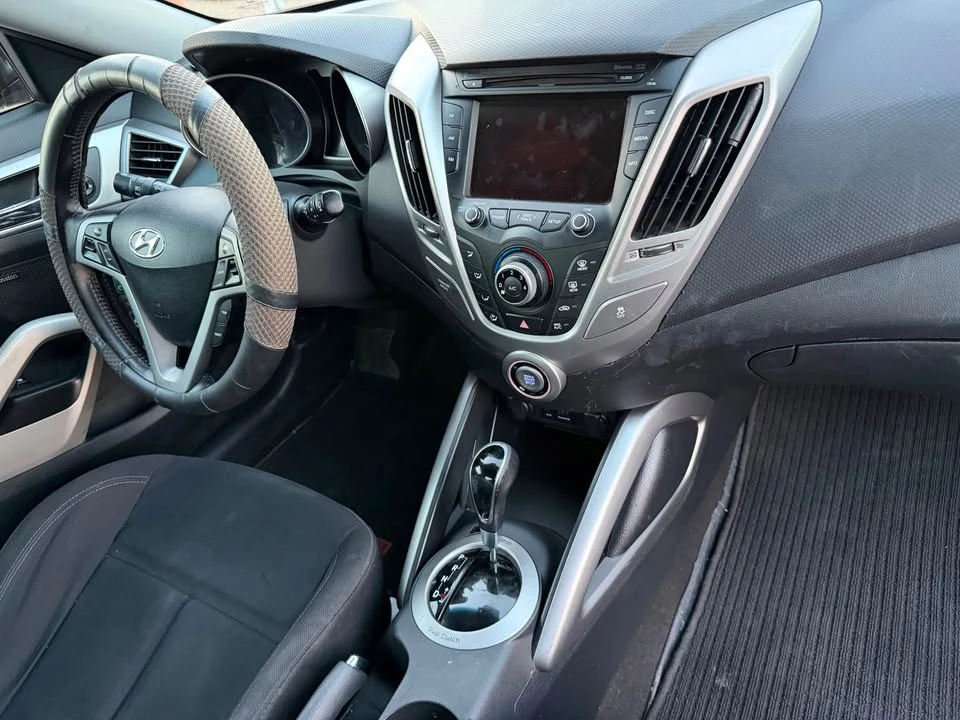 2013 Hyundai Veloster - Image 9 of 10