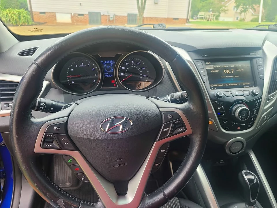 2013 Hyundai Veloster - Image 11 of 16