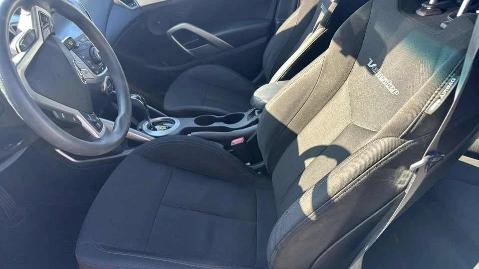2013 Hyundai Veloster - Image 10 of 19