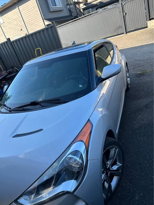 2013 Hyundai Veloster - Image 2 of 3