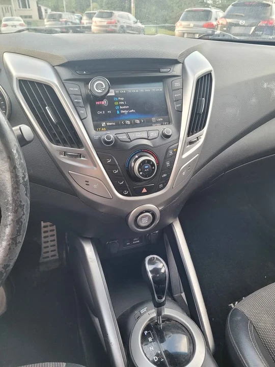 2013 Hyundai Veloster - Image 8 of 9