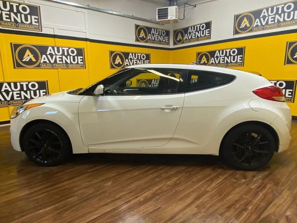 2013 Hyundai Veloster - Image 2 of 20