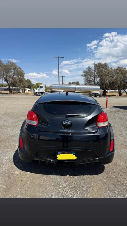 2013 Hyundai Veloster - Image 2 of 17