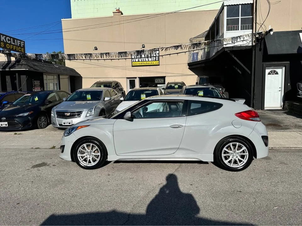 2013 Hyundai Veloster - Image 2 of 15