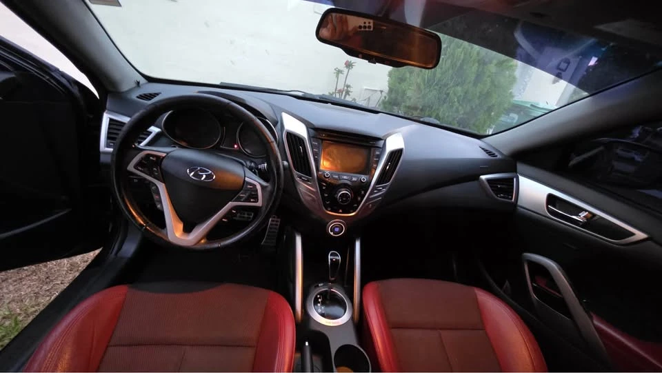 2013 Hyundai Veloster - Image 10 of 11