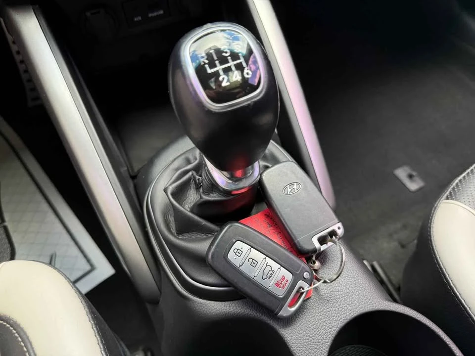 2013 Hyundai Veloster - Image 12 of 20