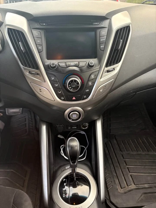 2013 Hyundai Veloster - Image 5 of 9