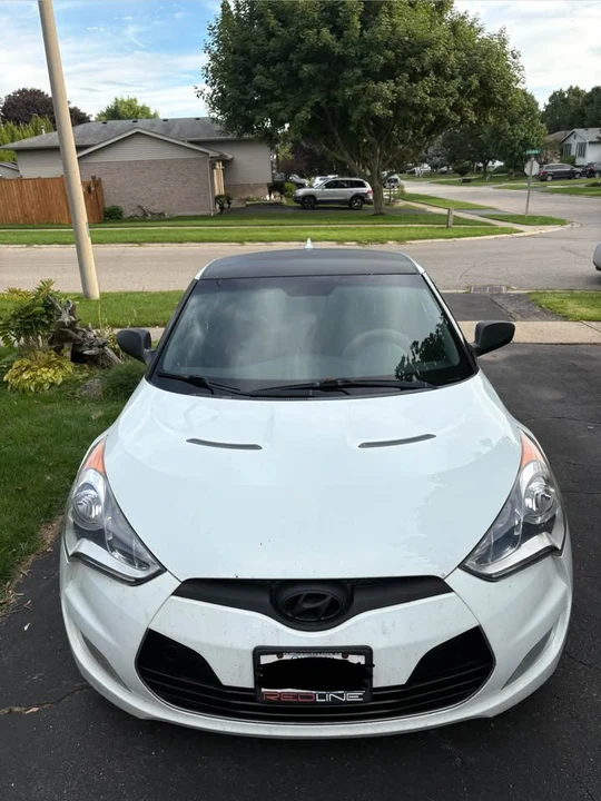 2013 Hyundai Veloster - Image 2 of 9