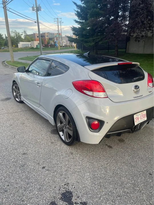2013 Hyundai Veloster - Image 2 of 8
