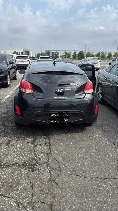 2013 Hyundai Veloster - Image 2 of 2