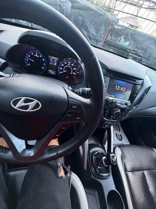 2013 Hyundai Veloster - Image 2 of 12