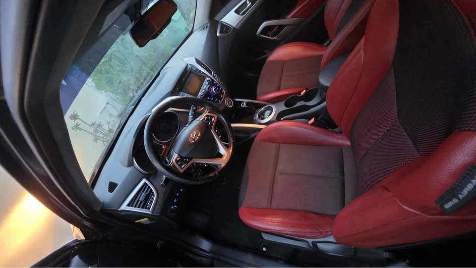 2013 Hyundai Veloster - Image 6 of 11
