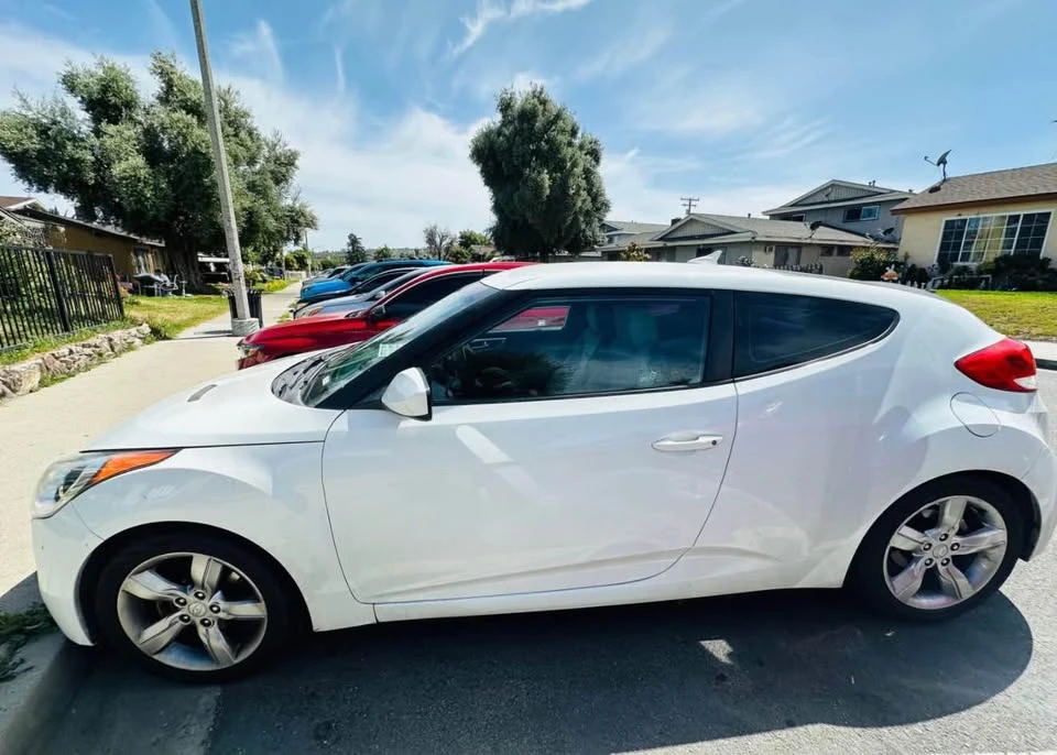 2013 Hyundai Veloster - Image 4 of 4