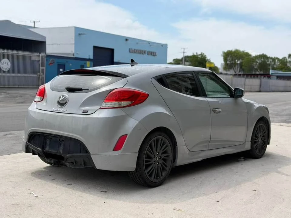 2013 Hyundai Veloster - Image 4 of 10