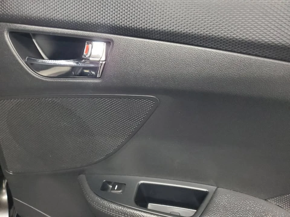 2013 Hyundai Veloster - Image 16 of 20