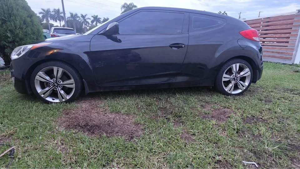 2013 Hyundai Veloster - Image 4 of 9